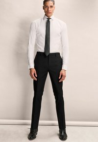 Next ATHLETIC FIT MOTIONFLEX STRETCH - SLIM FIT - Öltönynadrág - black