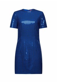 Robe courte bleue à sequins avec manches courtes et encolure ronde, entièrement couverte de sequins bleus brillants et réfléchissants.