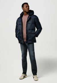 Wrangler 5-POCKET - Jeans Straight Leg - shadow_dive