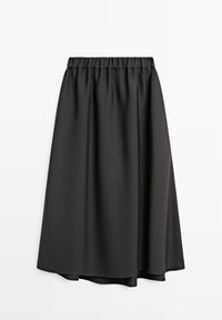 Gonna nera midi con elastico in vita, realizzata in tessuto liscio e fluido. Presenta una forma leggermente svasata e un orlo che curva dolcemente.
