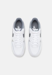 Nike Sportswear GAMMA FORCE - Sneaker low - white/smoke grey/light smoke grey/summit white