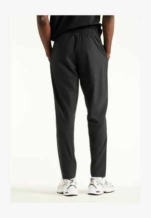 New Balance, UTILITY STRETCH WOVEN PANT - Træningsbukser - black