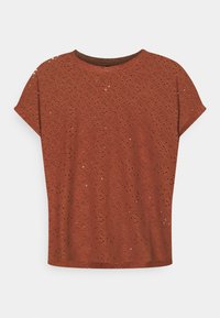 Haut à manches courtes couleur rouille avec un motif en ajouré complexe et un col rond. Texture douce avec une coupe décontractée.