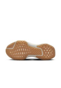 Nike Performance ZOOMX INVINCIBLE FK 3 - Chaussures de running sur route - beige, gold-coloured