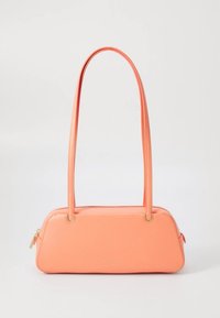 Koralo spalvos odinė rankinė su struktūruota, stačiakampio formos konstrukcija, dvi ilgomis rankenomis ir subtiliais auksinės spalvos metaliniais akcentais. Šoninė kišenė su užtrauktuku.