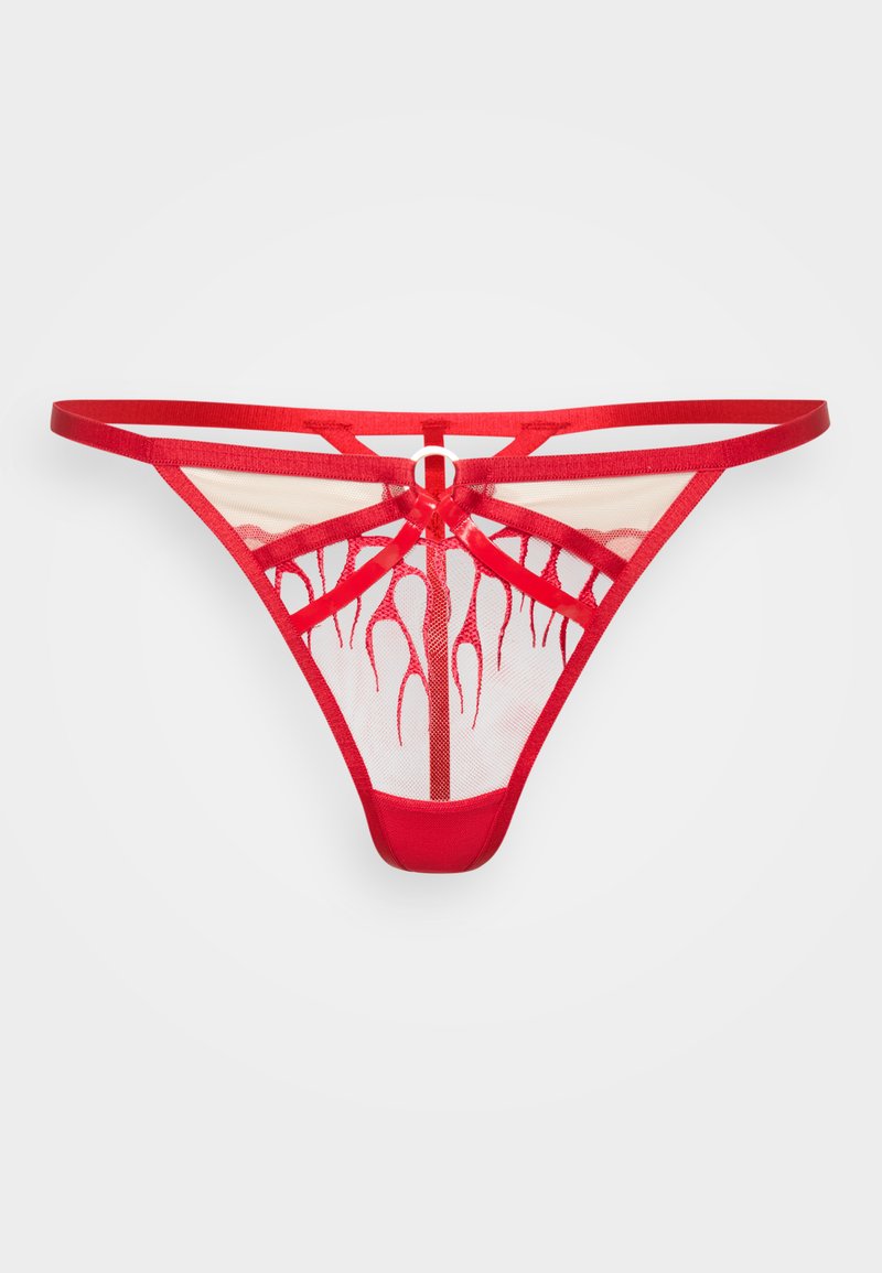 Tanga vermelha com painéis de rede transparente. Apresenta um padrão de chamas e várias tiras, incluindo um realce de hardware circular no centro.