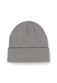 Grå strikket beanie-hat med en foldet manchet, der har et tekstureret mønster og en sømløs topdesign. Fremstillet af blødt, strækbart materiale.