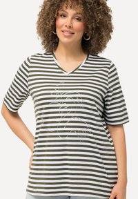 Ulla Popken STRIPED WILDLIFE GRAPHIC - Camiseta estampada - forest green