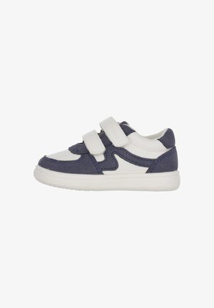 Sneakers con tomaia in tessuto blu navy e bianco, caratterizzate da due cinturini in Velcro, punta arrotondata e suola in gomma bianca texturizzata.