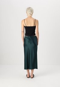 Gina Tricot ELASTIC MIDI SKIRT - Maksi svārki - ponderosa pine