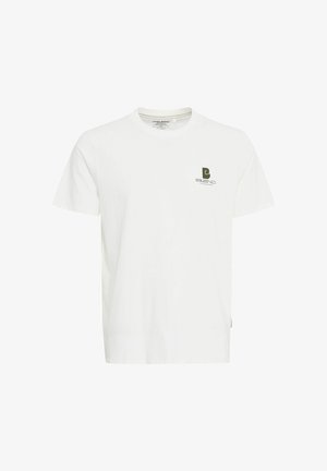 Balta medvilninė marškinėliai su apvalia iškirpte, trumpomis rankovėmis ir maža alyvžalią logotipu kairėje krūtinės pusėje. Lygi tekstūra, kasdienis dizainas.