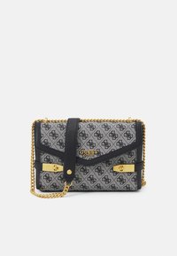 Czarna i szara torba o wzorze, z złotymi elementami, łańcuszkowym paskiem oraz zapięciem na klapkę. Posiada dekoracyjne logo marki.