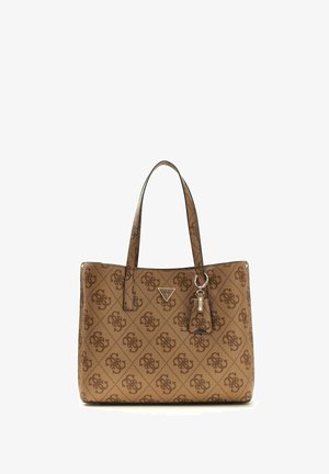 Sac fourre-tout marron de créateur avec doubles anses, motif logo intégral, emblème triangulaire en métal de la marque et étiquette porte-clés attachée.