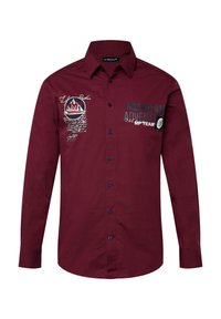 Camicetta bordeaux con maniche lunghe, caratterizzata da bottoni blu e dettagli ricamati di montagne e testo sul davanti.