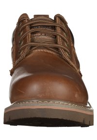 Bottine de travail en cuir marron avec bout rond, œillets métalliques et lacets marron. Tige légèrement texturée et semelle en caoutchouc contrastée.
