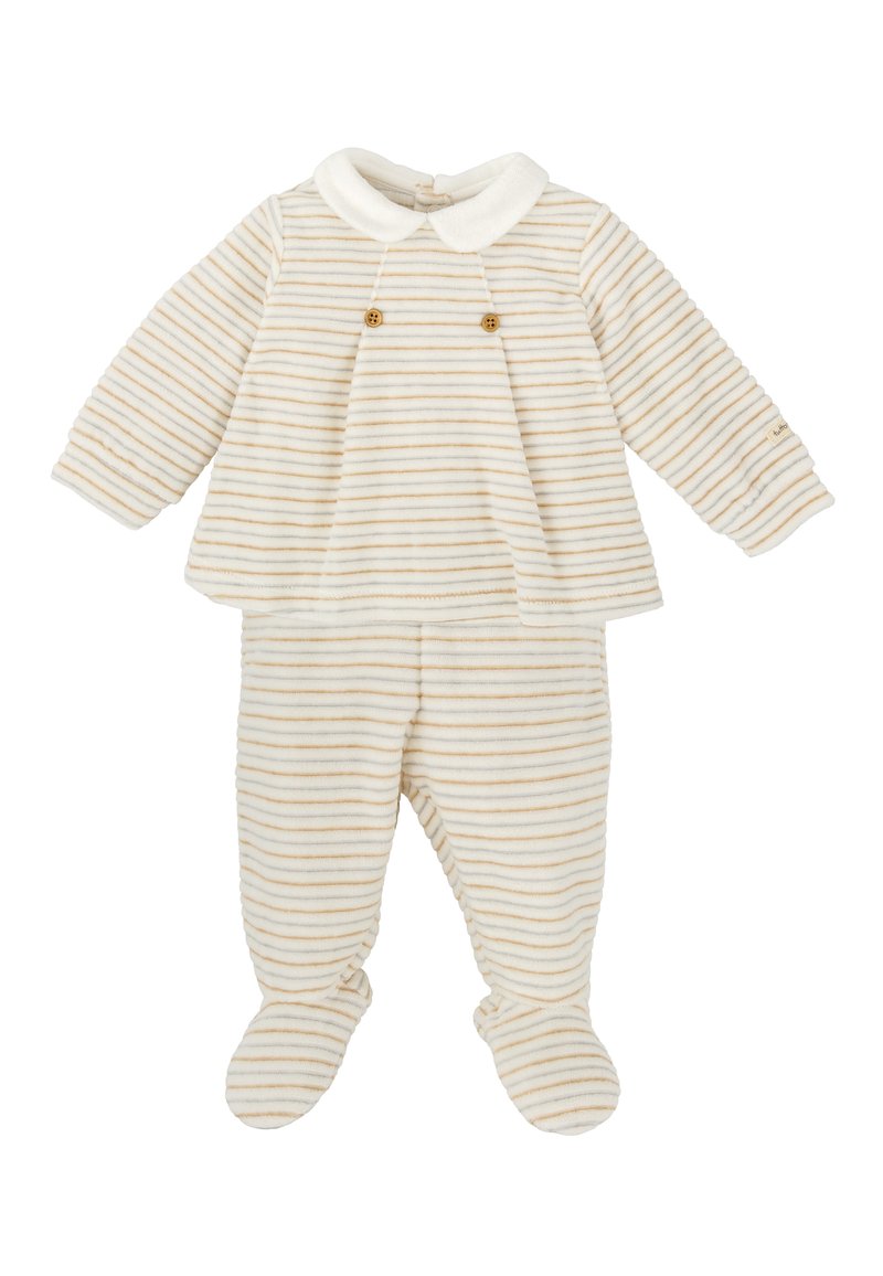 Conjunto de bebé de forro polar a rayas claras que incluye una parte de arriba con cuello y botones de madera y pantalones con pies. El material es suave y cálido, ideal para la comodidad.