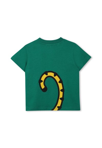 Groene katoen t-shirt met een groot geel en zwart gebogen staartontwerp op de achterkant. Korte mouwen en een ronde halslijn.