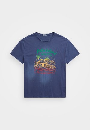 Marineblå kortærmet t-shirt med en farverig ø-grafik, palmer, en hytte og teksten "Palm Island Supplies" og "Polo Ralph Lauren".