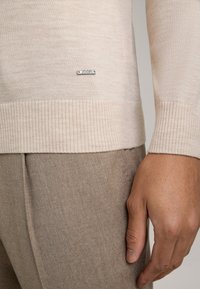 JOOP! DAVIDE - Strickpullover - hellbeige