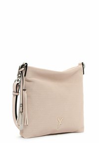 Borsa a tracolla in pelle perforata rosa chiaro con dettagli neri e tracolla removibile, caratterizzata da una chiusura con cerniera e un tassello decorativo.