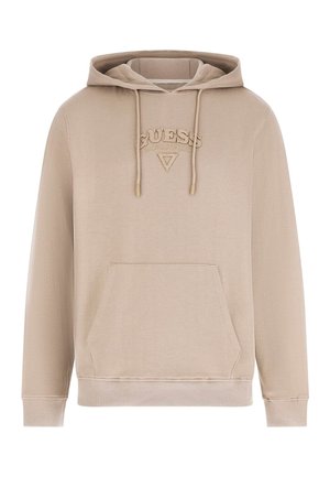 Béžová mikina s kapucňou, predné vrecko, šnúrky na stiahnutie a vystúpené logo "GUESS" nad malým trojuholníkovým emblémom na hrudi.