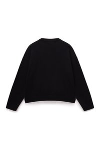 Maglione nero in maglia, con scollo rotondo, lunghe maniche raglan e orlo corto. Texture liscia con un colore uniforme e dettagli minimi.