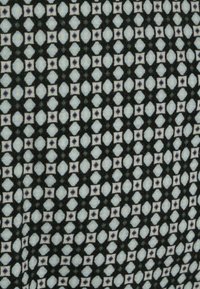 Textielstof met een geometrisch patroon van afwisselende zwarte, blauwe en witte vormen, met vierkanten en langwerpige ovalen. Zachte textuur.
