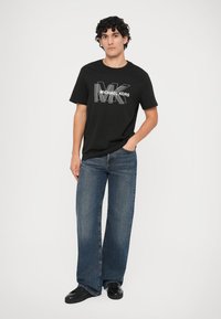 Michael Kors MIXED LOGO TEE - Tričko s potlačou - black