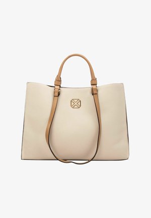 Groot handtas in roomkleur met beige handvatten en een afneembare schouderriem, met een gouden geometrisch logo aan de voorkant.