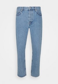 Světle modré džíny s rovnými nohavicemi, vybavené knoflíkovým zapínáním, pěti kapsami a jemným vyblednutím látky.