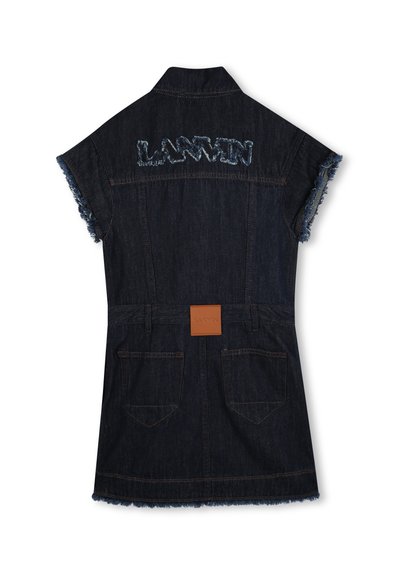 Donkerdenim jurk met korte mouwen, rafelige randen en 'LANVIN' geborduurd op de achterkant. Beschikt over een tailleband en twee achterzakken.