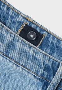 LMTD PLISSIERTE - Shorts vaqueros - medium blue denim