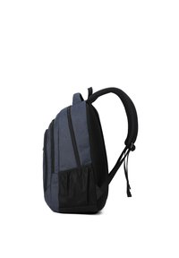 Zaino in tessuto blu con accenti neri, numerosi scomparti con zip, superficie texture e spallacci imbottiti e regolabili per il massimo comfort.