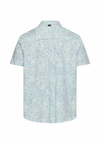 Korte mouwen overhemd met een lichte blauwe golvende lijnpatroon op een witte achtergrond, gezien vanaf de achterkant.