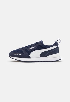 Sneakers - white