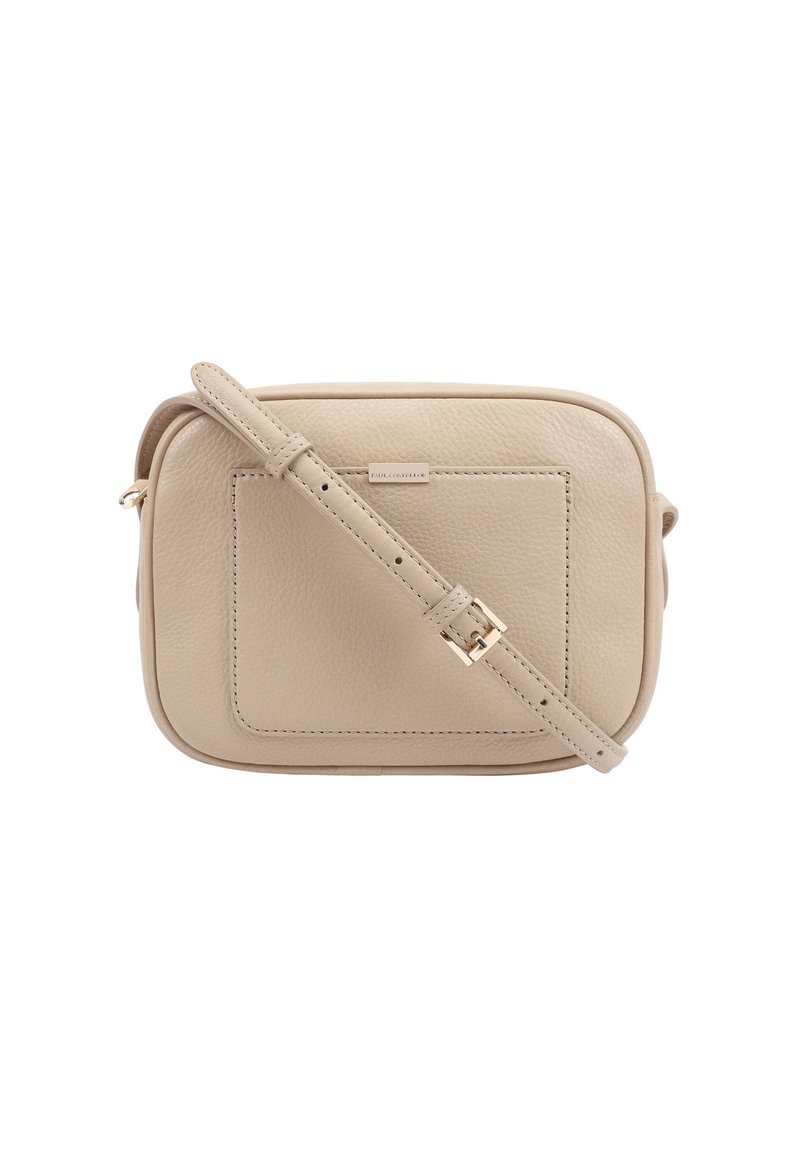 Beige leren schoudertas met een gladde textuur, rechthoekige vorm, een voorkantzak en een verstelbare schouderband met een gouden gesp.