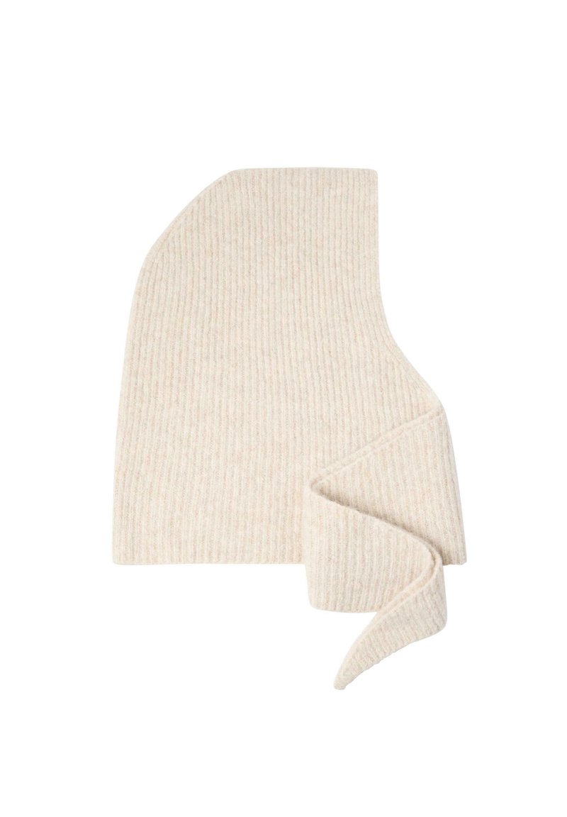 Beige ribbet strikhue med buet top og forlænget bånd, lavet af blødt stof, med subtil tekstur og flydende form.