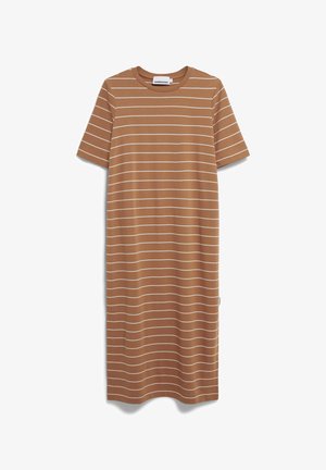 Braun gestreiftes T-Shirt-Kleid mit kurzen Ärmeln. Verfügt über weiße horizontale Streifen und einen runden Ausschnitt. Hergestellt aus weichem Baumwollstoff.