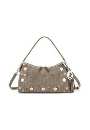 Borsa in pelle scamosciata taupe con borchie rotonde, nappina laterale e tracolla regolabile. Caratterizzata da chiusura a fiocco e dettagli in metallo color argento.