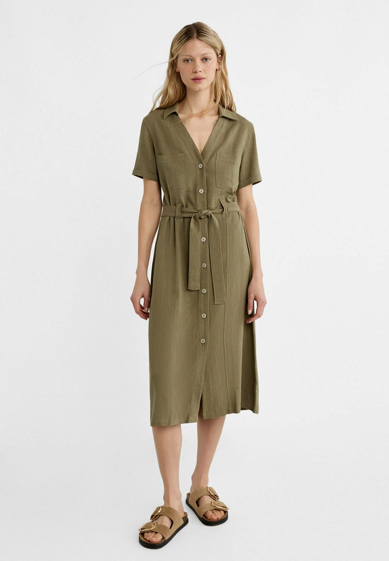 stradivarius button front midi dress Stradivarius MIDI - Shirt dress - dark green