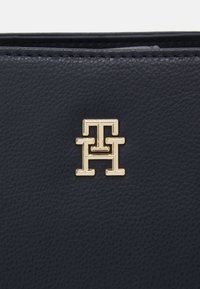 Tommy Hilfiger ESSENTIAL SATCHEL CORP - Borsa a mano - space blue
