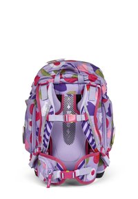 Zaino floreale viola con accenti rosa, spallacci imbottiti, schienale in rete per ventilazione e scomparti multipli per la conservazione.