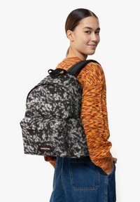 Eastpak DAY PAK'R - Mochila - volcamo black