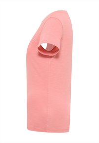 T-shirt rose clair à manches courtes avec un col rond, fabriqué en tissu doux et lisse, présentant une texture subtile sans motifs ni accents visibles.