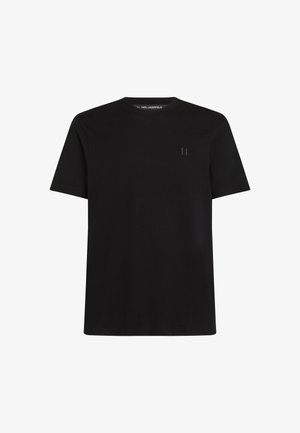 Melnā īsām piedurknēm T-kreklā, kas izgatavots no kokvilnas, ir diskrēts logo uz krūtīm un klasiskā apaļā kakla izgriezuma. Gluda tekstūra.