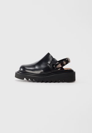Slip-ons - black