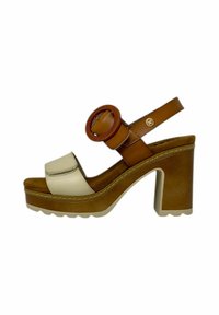 Sandalo platform marrone e beige con una grande fibbia rotonda, tacco spesso, tomaia in pelle liscia e suola testurizzata per una migliore aderenza.