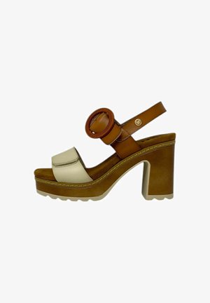Sandalo platform marrone e beige con una grande fibbia rotonda, tacco spesso, tomaia in pelle liscia e suola testurizzata per una migliore aderenza.