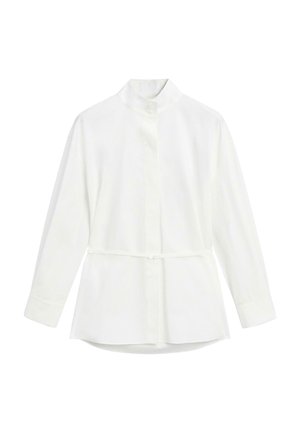 Hvid langærmet skjorte i bomuld med høj krave, knaplukning og indsnævret talje. Har en glat tekstur og et lige snit.