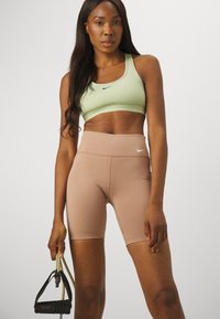Nike Performance ONE SHORT - Legingi - desert dust/baroque brown/white